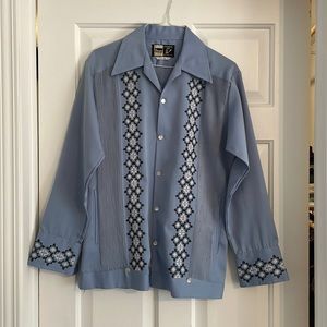 Awesome Guayabera-style long sleeve. Size M.